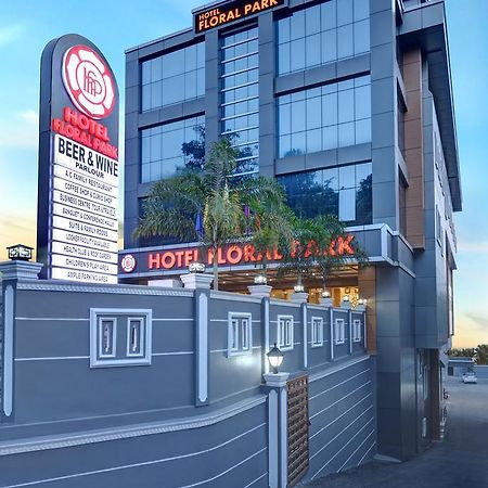 Hotel Floral Park Kottayam Zewnętrze zdjęcie